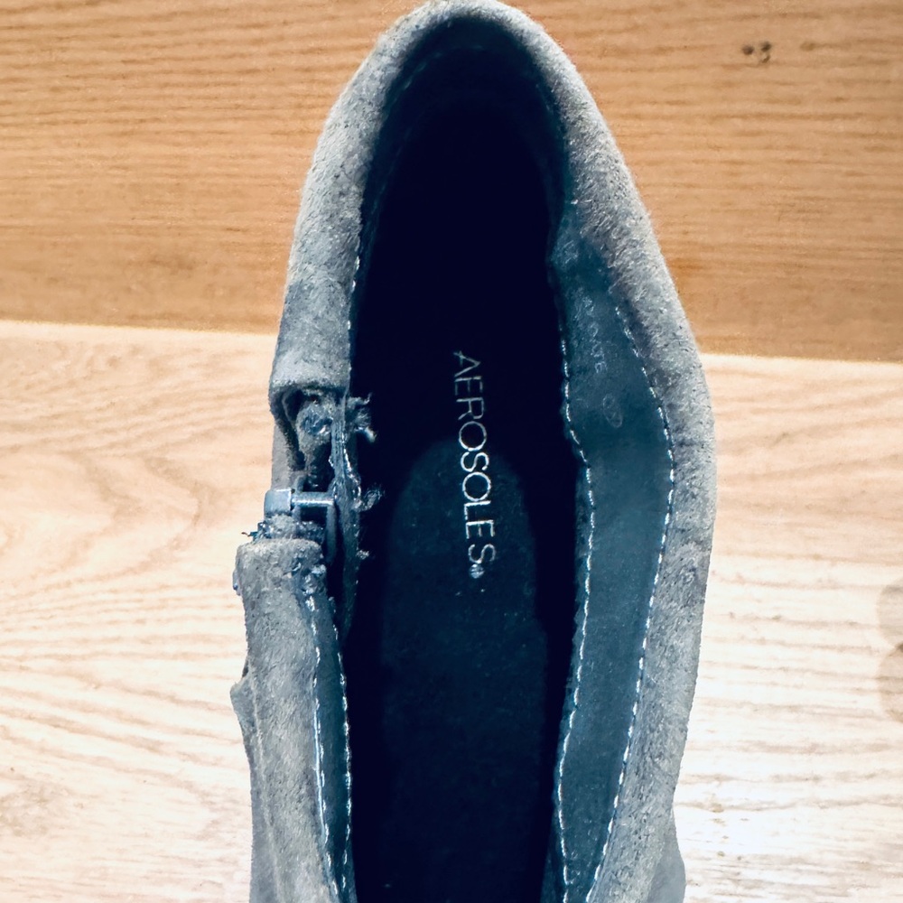 NWOB AEROSOLES Play Pleat Gray Ankle Booties, Size 7.5 - Picture 7 of 8